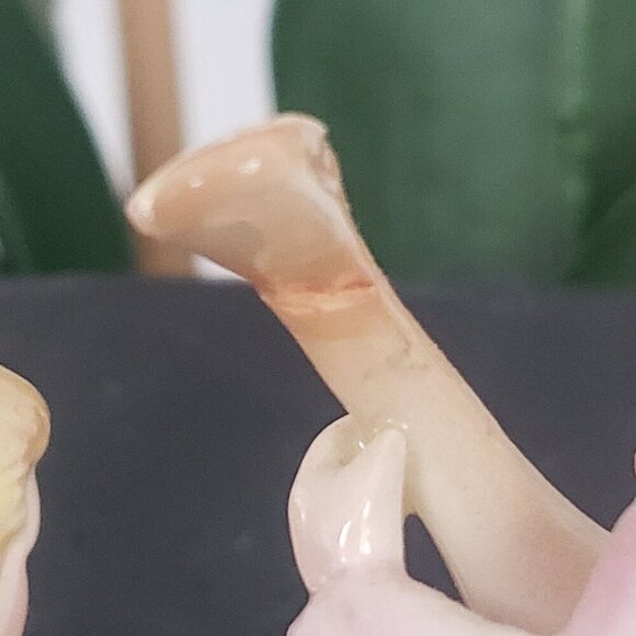 Vtg Josef Originals Loving Couple Ceramic Moving Figurine & Rotating Music Box - Picture 10 of 15